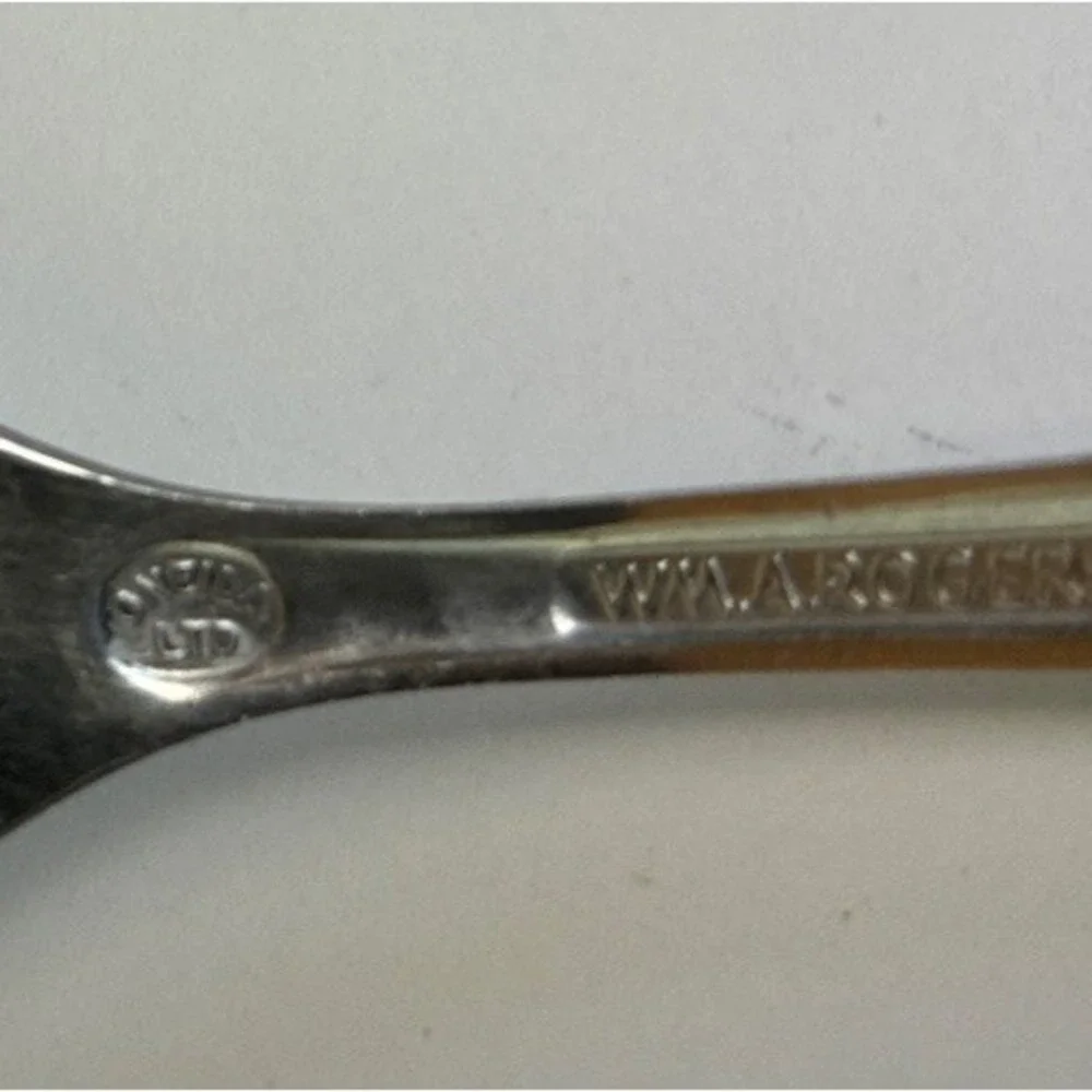 ONEIDA WM A ROGERS SWEET BRIAR ROSE  SALAD FORK GLOSSY‎ STAINLESS